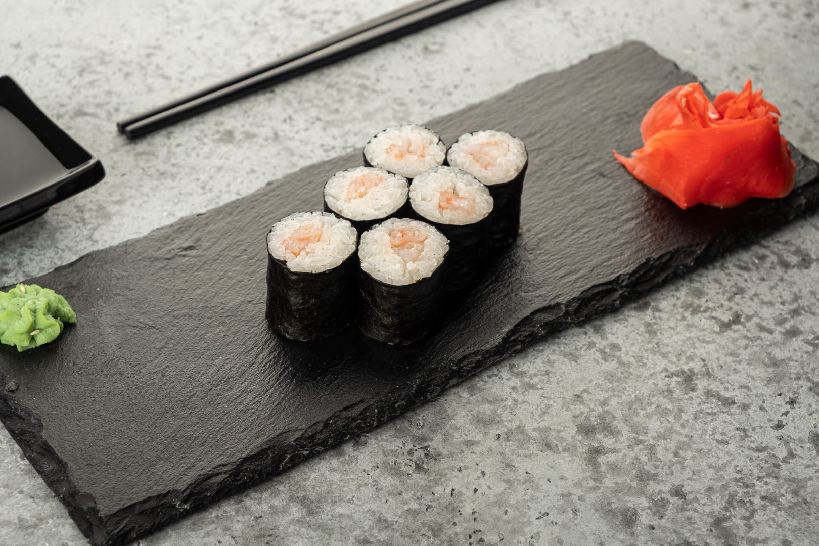 Шинаки. Ролл ками с копченой курицей. Happy sushi.